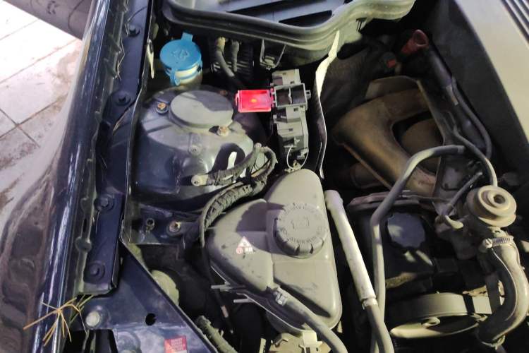 Used Mercedes-Benz SLK-Class 2004 SLK 200K Engine Bay Right