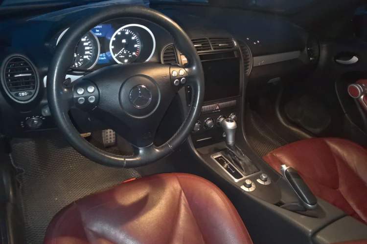 Used Mercedes-Benz SLK-Class  Center Console