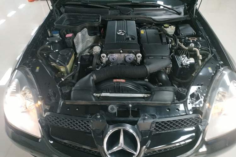 Used Mercedes-Benz SLK-Class 2009 SLK 200K Engine Bay