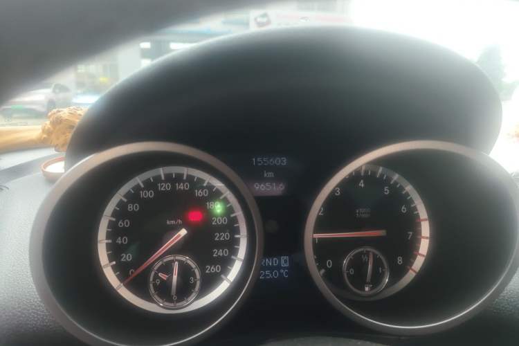 Used Mercedes-Benz SLK-Class 2009 SLK 200K Odometer Close Up