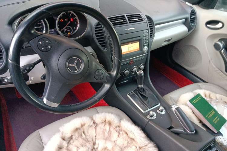 Used Mercedes-Benz SLK-Class 2010 SLK 200K Grand Edition Center Console