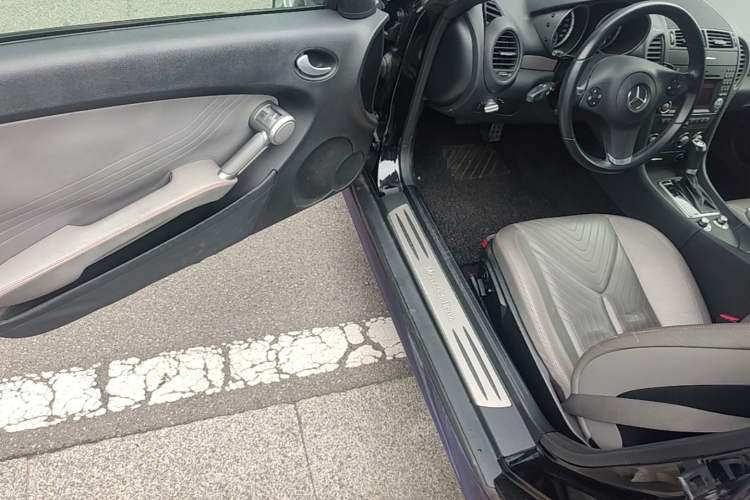 Used Mercedes-Benz SLK-Class 2010 SLK 300 Grand Edition Driver Seat