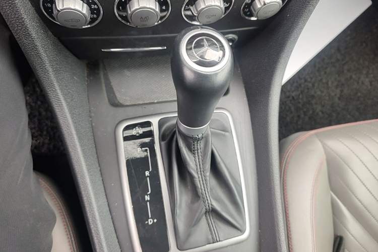 Used Mercedes-Benz SLK-Class 2010 SLK 300 Grand Edition Gear Lever