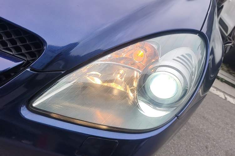 Used Mercedes-Benz SLK-Class 2010 SLK 300 Grand Edition Left Front Headlight
