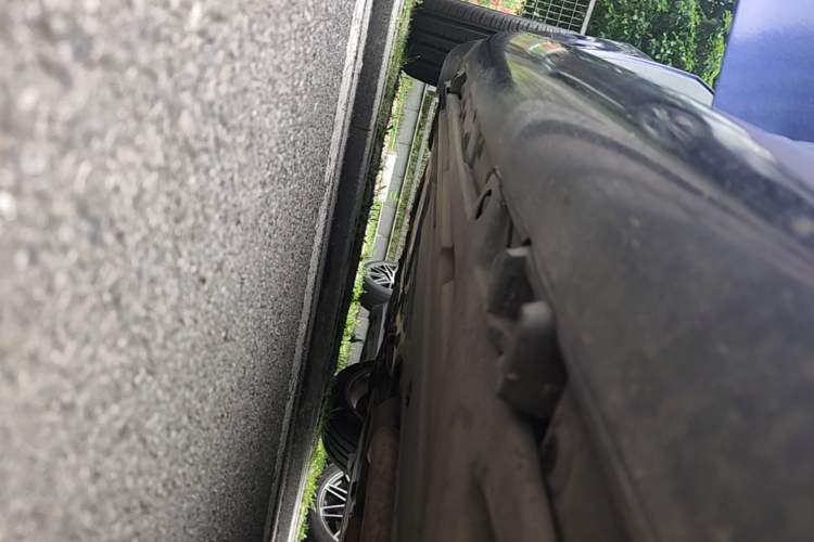 Used Mercedes-Benz SLK-Class 2010 SLK 300 Grand Edition Right Side Sill