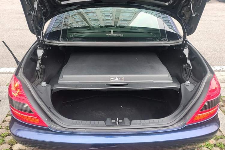 Used Mercedes-Benz SLK-Class 2010 SLK 300 Grand Edition Trunk