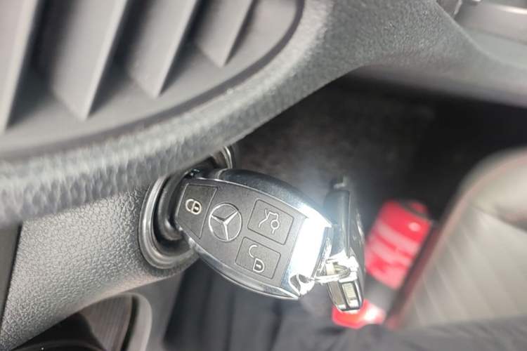 Used Mercedes-Benz SLK-Class 2010 SLK 300 Grand Edition Vehicle Key