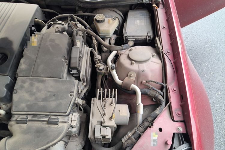 Used Mercedes-Benz SLK-Class 2010 SLK 200K Engine Bay Left