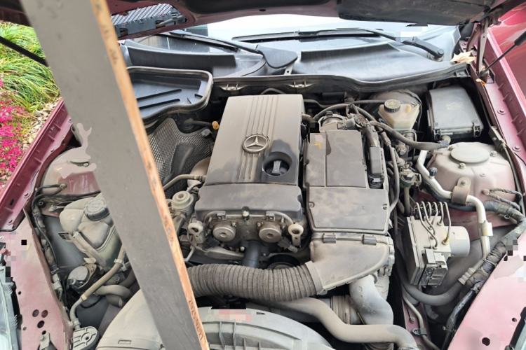 Used Mercedes-Benz SLK-Class 2010 SLK 200K Engine Bay