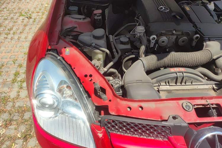 Used Mercedes-Benz SLK-Class 2010 SLK 200K Engine Bay Right