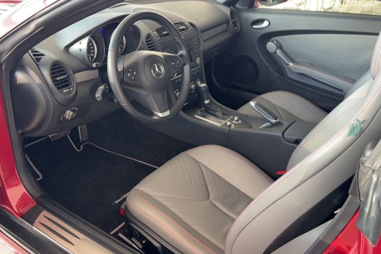 Used Mercedes-Benz SLK-Class 2010 SLK 200K Grand Edition Interior 2