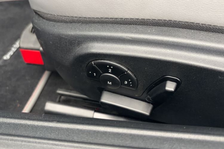 Used Mercedes-Benz SLK-Class 2010 SLK 200K Grand Edition Interior 5
