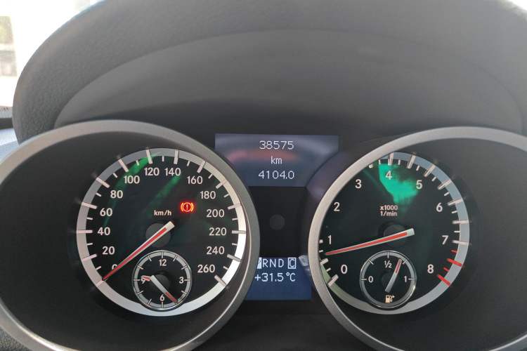 Used Mercedes-Benz SLK-Class 2010 SLK 350 Grand Edition Odometer Close Up