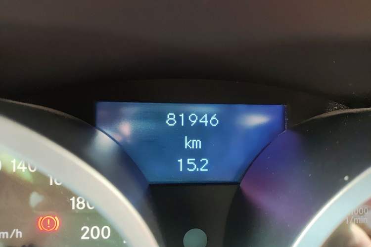Used Mercedes-Benz SLK-Class 2010 SLK 200K Odometer Close Up