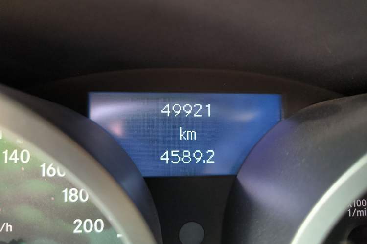 Used Mercedes-Benz SLK-Class 2010 SLK 200K Odometer Close Up