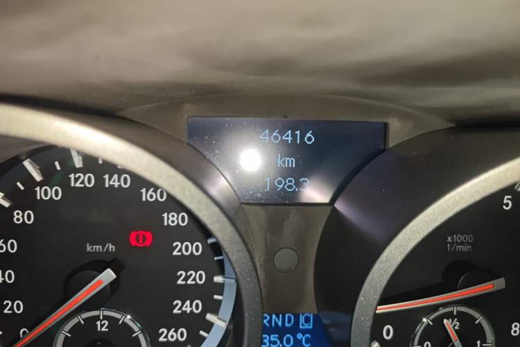 Used Mercedes-Benz SLK-Class 2010 SLK 200K Grand Edition Odometer Close Up