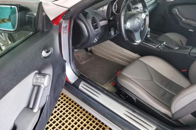 Used Mercedes-Benz SLK-Class 2010 SLK 300 Grand Edition Driver Seat