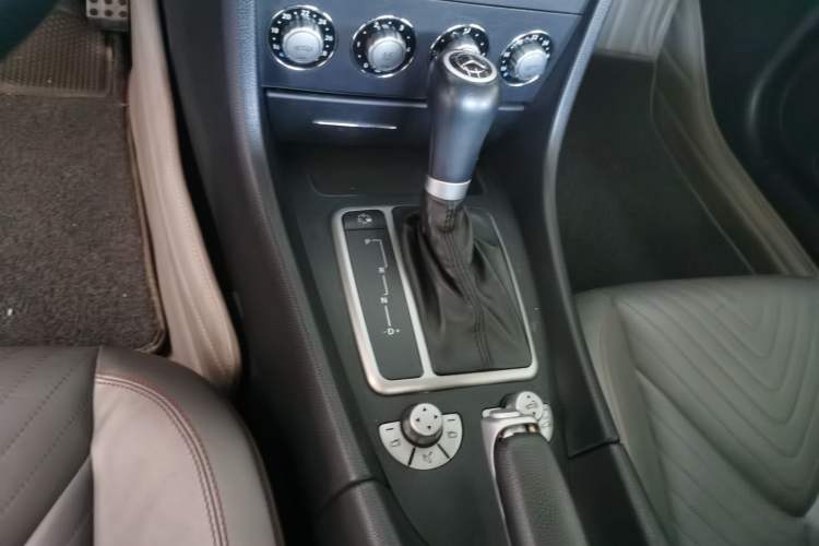 Used Mercedes-Benz SLK-Class 2010 SLK 300 Grand Edition Gear Lever