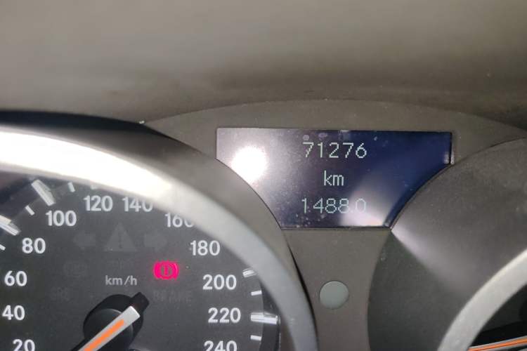 Used Mercedes-Benz SLK-Class 2010 SLK 200K Grand Edition Odometer Close Up