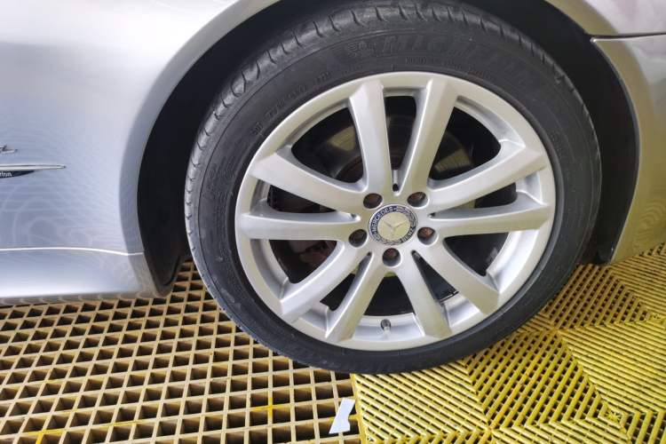 Used Mercedes-Benz SLK-Class 2010 SLK 300 Grand Edition Right Front Wheel Hub