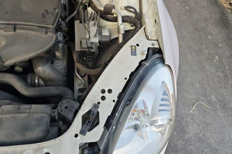 Used Mercedes-Benz SLK-Class 2010 SLK 200K Engine Bay Left