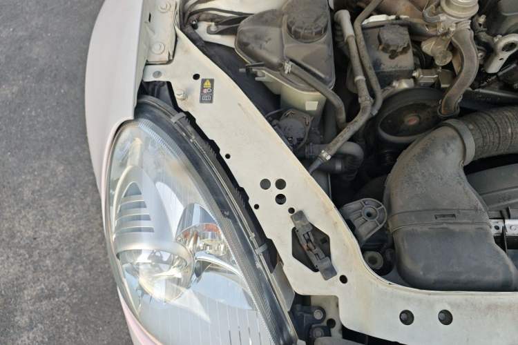 Used Mercedes-Benz SLK-Class 2010 SLK 200K Engine Bay Right