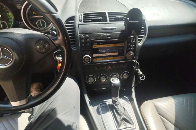 Used Mercedes-Benz SLK-Class 2010 SLK 300 Grand Edition Audio And AC Panel