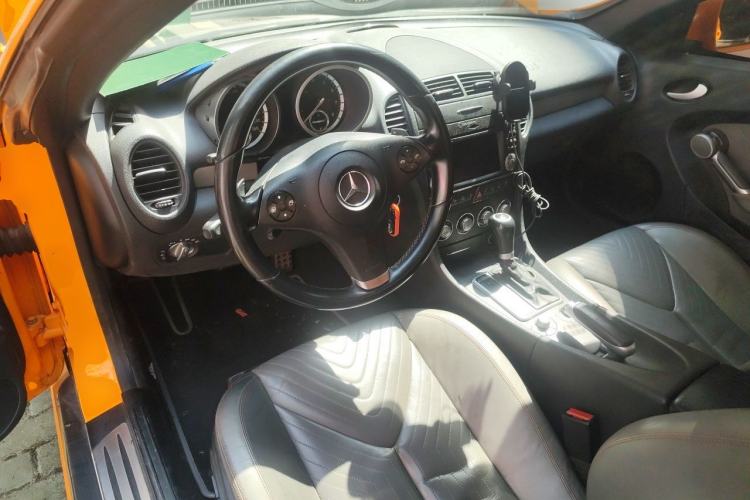 Used Mercedes-Benz SLK-Class 2010 SLK 300 Grand Edition Center Console