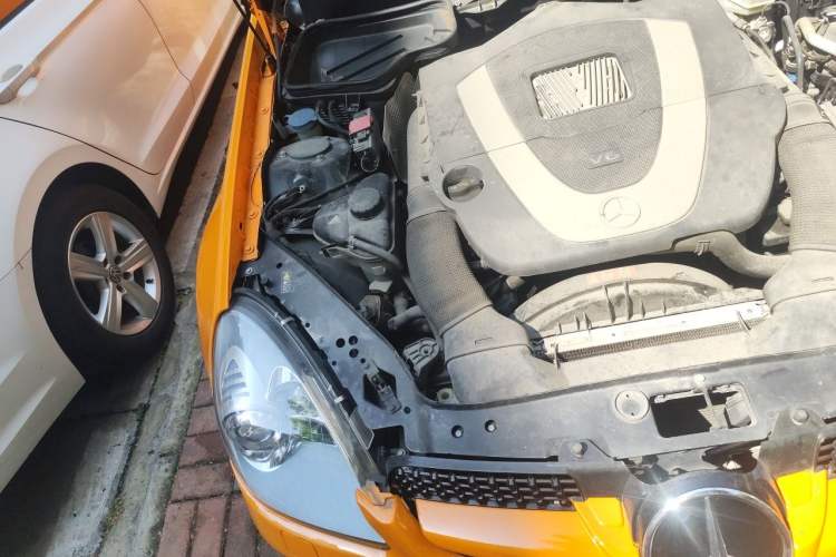 Used Mercedes-Benz SLK-Class 2010 SLK 300 Grand Edition Engine Bay Right