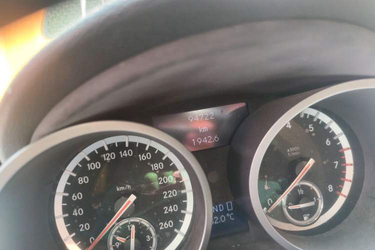 Used Mercedes-Benz SLK-Class 2010 SLK 300 Grand Edition Odometer Close Up