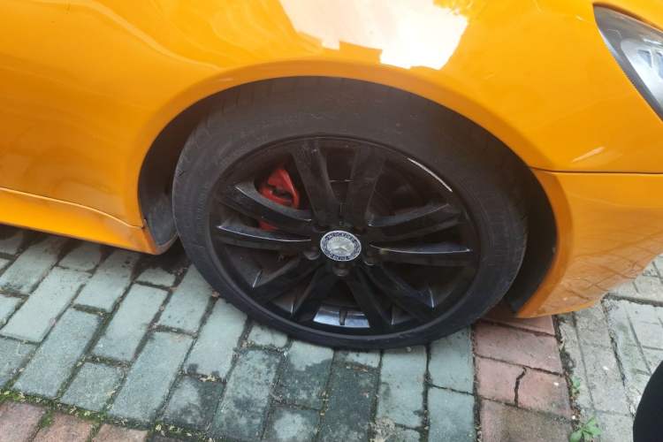 Used Mercedes-Benz SLK-Class 2010 SLK 300 Grand Edition Right Front Wheel Hub