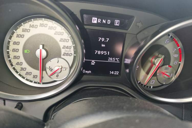 Used Mercedes-Benz SLK-Class 2011 SLK 200 Fashion Model Odometer Close Up