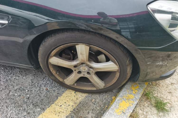 Used Mercedes-Benz SLK-Class 2011 SLK 200 Fashion Model Right Front Wheel Hub