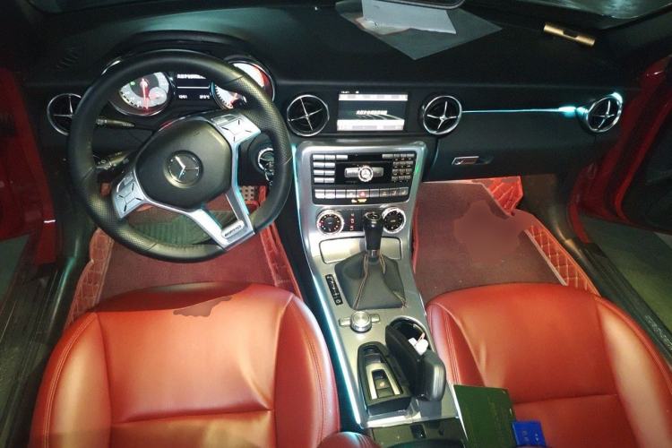 Used Mercedes-Benz SLK-Class 2011 SLK 200 Fashion Model Center Console