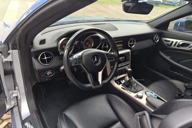Used Mercedes-Benz SLK-Class 2011 SLK 200 Fashion Model Center Console