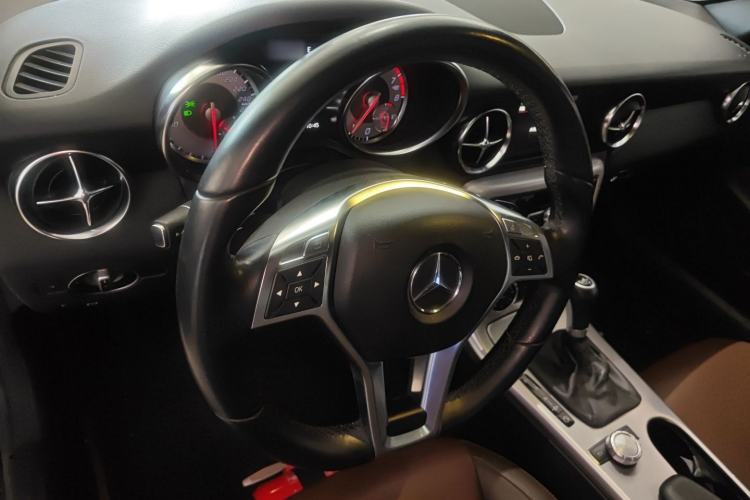 Used Mercedes-Benz SLK-Class 2011 SLK 200 Fashion Model Center Console