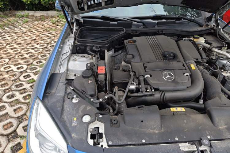 Used Mercedes-Benz SLK-Class 2011 SLK 200 Fashion Model Engine Bay Right