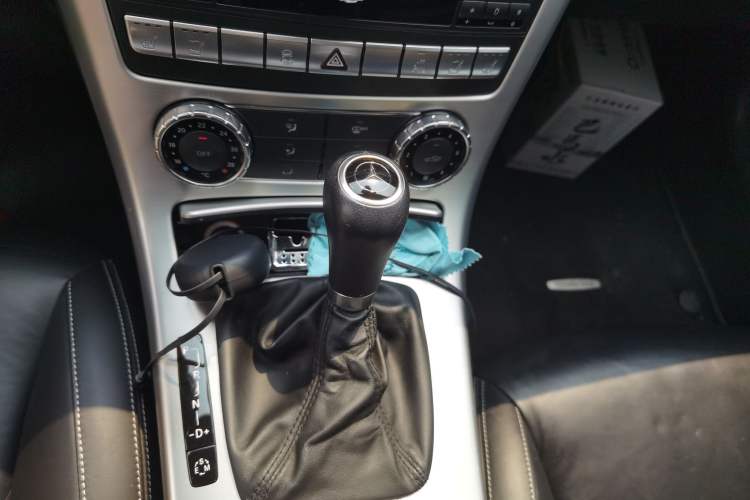 Used Mercedes-Benz SLK-Class 2011 SLK 200 Fashion Model Gear Lever