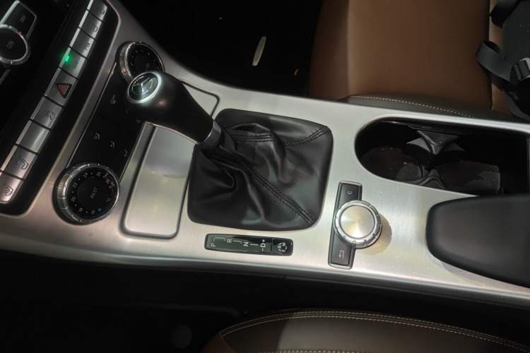 Used Mercedes-Benz SLK-Class 2011 SLK 200 Fashion Model Gear Lever