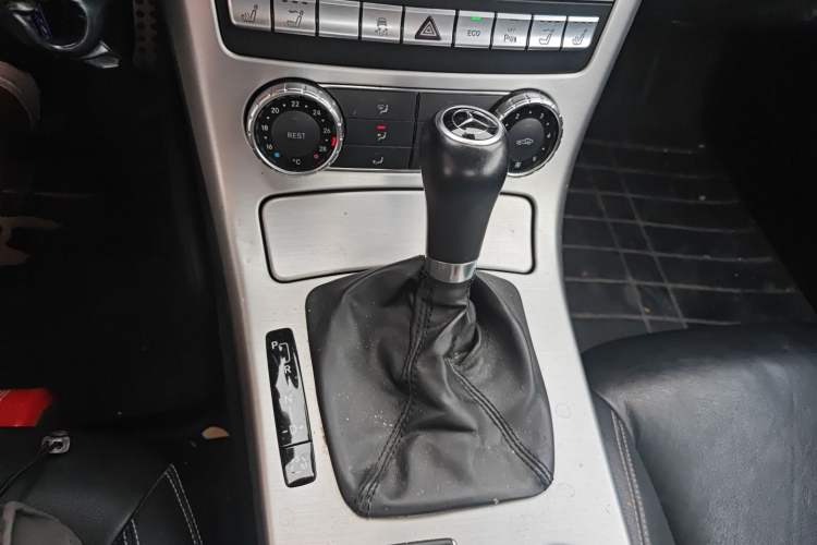 Used Mercedes-Benz SLK-Class 2011 SLK 200 Fashion Model Gear Lever
