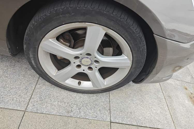Used Mercedes-Benz SLK-Class 2011 SLK 200 Fashion Model Right Front Wheel Hub