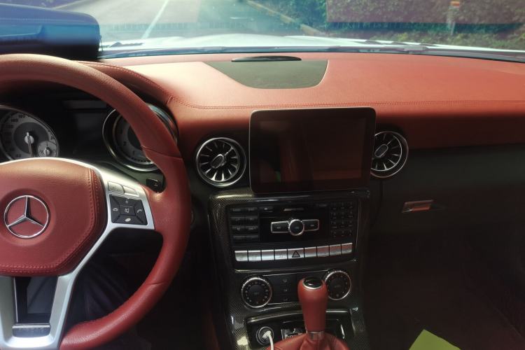 Used Mercedes-Benz SLK-Class 2011 SLK 200 Luxury Sports Model Center Console