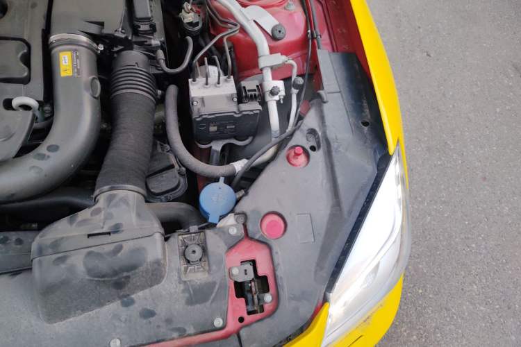 Used Mercedes-Benz SLK-Class 2011 SLK 200 Fashion Model Engine Bay Left