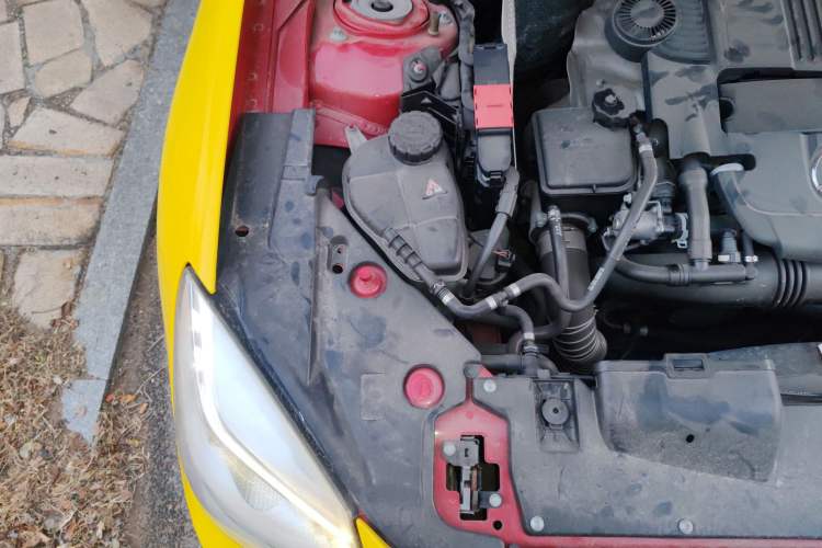 Used Mercedes-Benz SLK-Class 2011 SLK 200 Fashion Model Engine Bay Right