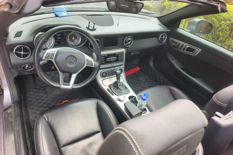 Used Mercedes-Benz SLK-Class 2011 SLK 200 Fashion Model Center Console