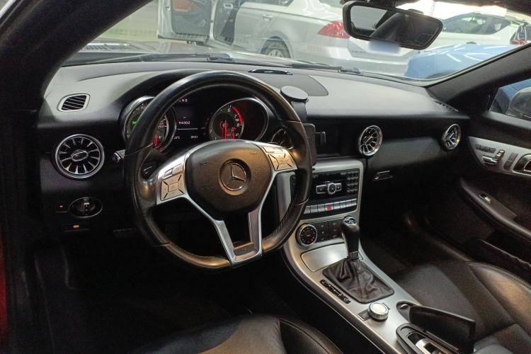 Used Mercedes-Benz SLK-Class 2011 SLK 200 Fashion Model Center Console