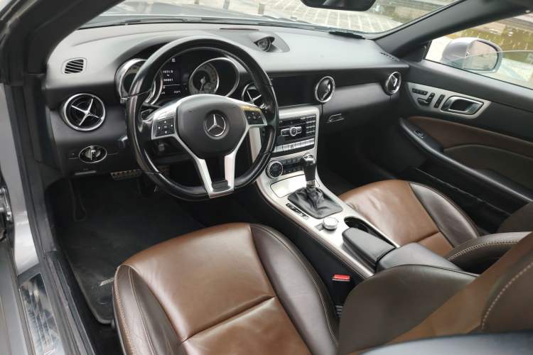 Used Mercedes-Benz SLK-Class 2011 SLK 350 Center Console