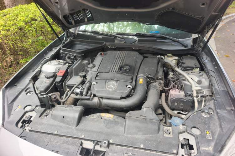 Used Mercedes-Benz SLK-Class 2011 SLK 200 Fashion Model Engine Bay