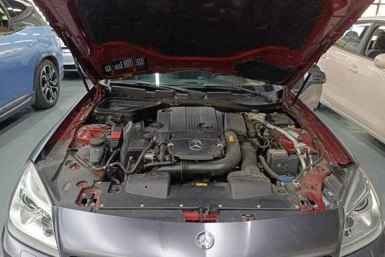 Used Mercedes-Benz SLK-Class 2011 SLK 200 Fashion Model Engine Bay