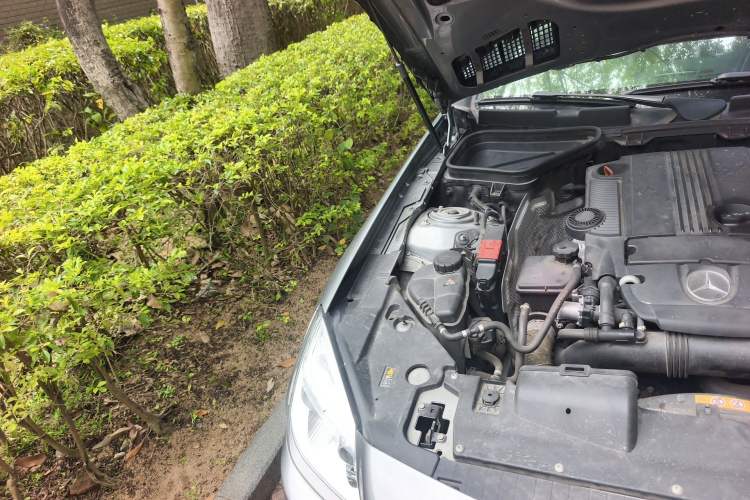 Used Mercedes-Benz SLK-Class 2011 SLK 200 Fashion Model Engine Bay Right
